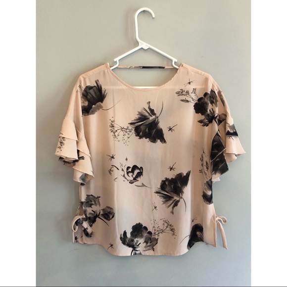 Express Tops - Women’s Express blouse